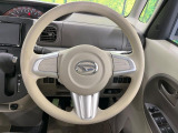 インテリアに合わせたデザインのステアリングは、運転される方のことも考え、運転しやすい形状、大きさです。是非一度、実際に触ってお確かめください。