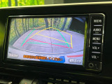 【バックカメラ】駐車時に後方がリアルタイム映像で確認できます。大型商業施設や立体駐車場での駐車時や、夜間のバック時に大活躍!運転スキルに関わらず、今や必須となった装備のひとつです!