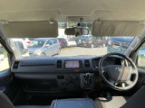 車内も広々としており、落ち着いた配色のインテリアで上質な空間となっております☆