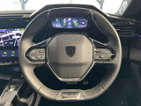 スッキリとまとめられた運転席周りで、運転を楽しくさせる内装です。まさにcockpitです!