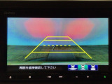 【バックカメラ】運転が苦手な方も車庫入れラクラクです!ギアをリバースに入れれば自動的に切り換わりますので、面倒な操作は不要です♪狭い駐車場もお車を傷つけず安心ですね!
