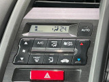 【オートエアコン】一度お好みの温度に設定すれば、車内の温度を検知し風量や温度を自動で調整。暑い…寒い…と何度もスイッチ操作をする必要はありません。快適な車内空間には必須の機能ですね♪