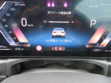 ◆インスツルメント・パネルのエレガントなデザインは、BMW特有の水平ラインで構成され、室内空間に端正な印象をもたらします。人間工学に基づいてレイアウトされた重要な操作系統は、直観的な操作が可能です◆