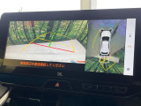 【パノラミックビューモニター】専用のカメラにより、上から見下ろしたような視点で360度クルマの周囲を確認することができます☆死角部分も確認しやすく、狭い場所での切り返しや駐車もスムーズに行えます。