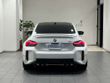 BMWを熟知したメカニックによる、100項目の納車前点検。ドイツ本国と同様の教育・訓練を受けたメカニックが、100項目にも上るポイントを徹底的に点検、整備した後にお客様にお引渡しいたします。