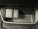 【 USB端子 】USB接続もついていますので携帯などの電子機器の充電にも使えて便利です♪