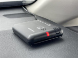【ETC】有料道路を利用する際に料金所で停止することなく通過できる、ETC車載器(ノンストップ自動料金収受システム機器)が装備されています。セットアップを行うことで利用可能になります。