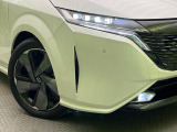 【LEDヘッドライト】悪天候や夜間走行時も良好な視界を確保し安心して運転できる高輝度LEDヘッドライトを装備!点灯速度が早く、消費電力も抑えられています。