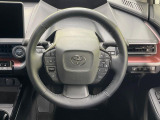 【純正革巻きステアリング】上質な革を使用することで、手にしっかり馴染みとても運転しやすいハンドルです♪
