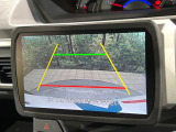 【バックカメラ】駐車時に後方がリアルタイム映像で確認できます。大型商業施設や立体駐車場での駐車時や、夜間のバック時に大活躍!運転スキルに関わらず、今や必須となった装備のひとつです!