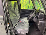 運転席シート廻りは使用感も少なく、良好な状態となっています。丁寧に使われていたことがよくわかりますね。