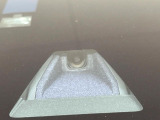 【スマートシティブレーキサポート】低速走行中に前方の車両等を認識し、衝突しそうな時は警報とブレーキで衝突回避と被害軽減をアシスト。より安全にドライブをお楽しみいただけます。