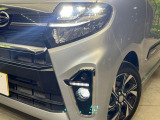 【LEDヘッドライト】悪天候や夜間走行時も良好な視界を確保し安心して運転できる高輝度LEDヘッドライトを装備!点灯速度が早く、消費電力も抑えられています。