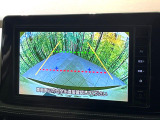 【バックカメラ】駐車時に後方がリアルタイム映像で確認できます。大型商業施設や立体駐車場での駐車時や、夜間のバック時に大活躍!運転スキルに関わらず、今や必須となった装備のひとつです!
