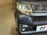 【LEDヘッドライト】悪天候や夜間走行時も良好な視界を確保し安心して運転できる高輝度LEDヘッドライトを装備!点灯速度が早く、消費電力も抑えられています。