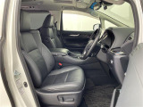 【7人乗り】ゆったりとした座り心地と、車内を広々と使える快適性に長けているので、快適な時間をお過ごしいただけます!