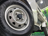 弊社では、全車『修復歴なし』のお車のみ取り扱っております。専任バイヤーによる厳選した仕入れの後、入庫後の車両チェックを行い、ネクステージが認定した高品質な中古車をご提供しております。