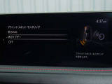 BSMは、車線変更時における運転者の後方確認を支援するシステムです。自車の後方から接近する車両を検知すると、接近表示灯(ミラーに設置)         と警報音で運転者に危険を知らせます。