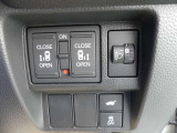 電動両側スライドドアが付いてます(運転席から操作可能です)