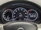 【メーターまわり】ドライバーから見やすい位置にあって安全運転に寄与します。メーターも見やすくてシンプルなデザインになっております。