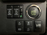 リヤのスライドドアを電動で開閉することが可能になっています☆運転席からもリモコンキーからもドアのハンドルからも開閉が可能です☆