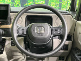インテリアに合わせたデザインのステアリングは、運転される方のことも考え、運転しやすい形状、大きさです。是非一度、実際に触ってお確かめください。
