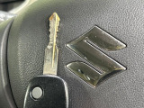 【キーレス】少し離れた場所からでもボタン一つでドアの開錠・施錠ができるのでとっても便利!ドアの鍵穴周りに傷をつけることもありません♪