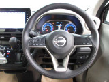 運転が楽しくなる明るく開放的な運転席まわりです。