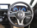 運転が楽しくなる明るく開放的な運転席まわりです。