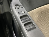 【電動格納ミラー】サイドミラーは電動格納式となっており、狭い駐車場でもキズがつくリスクを抑えられます。