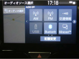 ディスプレイオーディオを装備。スマートフォンとクルマを繋ぐことで、これまでのナビに加えて色々なサービスが楽しめます。