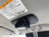ドライブレコーダー付きで前方だけでなく車室内を録画しているので、万一のとき記録に残せて安心です。