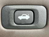 【パワーバックドア】スマートキーや運転席のボタンを押すだけでリアゲートが自動で開閉します!荷物を持っている時や、高い位置にあるバックドアを閉める際に便利な機能です♪