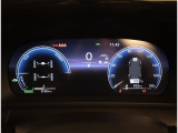 とっても見やすいメーターです。夜間時はラグジュアリーな気分にさせてくれる照明が魅力ですので、夜のドライブも楽しみになりますよ♪