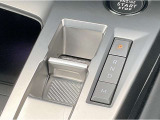 ■エフィシェント・オートマチック・トランスミッション/プッシュセレクターを前後に動かす、またはプッシュセレクターの右側にあるスイッチを押してシフトポジションを選択!