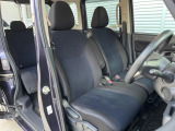 運転席まわりには十分なスペースがあり、大柄な方でもゆったり運転していただける環境です。