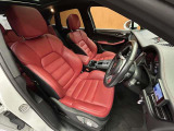 マカン  GTS 4WD 本革シート
