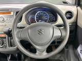 インテリアに合わせたデザインのステアリングは、運転される方のことも考え、運転しやすい形状、大きさです。是非一度、実際に触ってお確かめください。