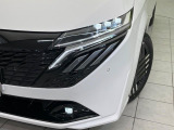 【LEDヘッドライト】悪天候や夜間走行時も良好な視界を確保し安心して運転できる高輝度LEDヘッドライトを装備!点灯速度が早く、消費電力も抑えられています。