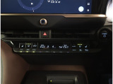 左右独立温度コントロールフルオートエアコンです。運転席、助手席それぞれで独立して温度設定ができます。冷え性の方が乗っても安心ですね♪
