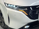 【LEDヘッドライト】悪天候や夜間走行時も良好な視界を確保し安心して運転できる高輝度LEDヘッドライトを装備!点灯速度が早く、消費電力も抑えられています。