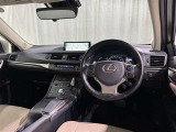 運転の際、常に目にする部分だけにシックで飽きのこないデザインが良いですね。