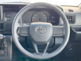 インテリアに合わせたデザインのステアリングは、運転される方のことも考え、運転しやすい形状、大きさです。是非一度、実際に触ってお確かめください。