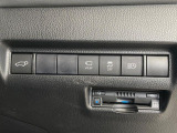 【パワーバックドア】スマートキーや運転席のボタンを押すだけでリアゲートが自動で開閉します!荷物を持っている時や、高い位置にあるバックドアを閉める際に便利な機能です♪