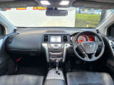 運転廻りの画像です!操作スイッチ類もキレイな状態です。専門スタッフが内外装を清掃・きめ細かい箇所までクリーニングしています。