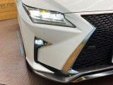 【シーケンシャルターンランプ付きLEDヘッドライト】人気の『流れるウィンカー』付きのLEDヘッドライトを装備♪高級感はもちろん、点灯時は存在感たっぷりで他車からも認識されやすく安心です。