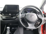 運転席のハンドル・シートは高さ調整が可能です