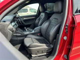 快適なショールームにて、お車選びのお手伝いから、ご購入後の整備待ちまで、ご対応致します。