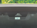 【トヨタセーフティセンス】走行中に前方の車両等を認識し、衝突しそうな時は警報とブレーキで衝突回避と被害軽減をアシスト。より安全にドライブをお楽しみいただけます。