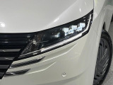 【LEDヘッドライト】悪天候や夜間走行時も良好な視界を確保し安心して運転できる高輝度LEDヘッドライトを装備!点灯速度が早く、消費電力も抑えられています。